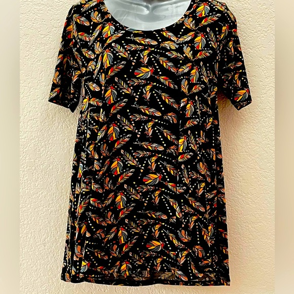 LuLaRoe Dresses & Skirts - LulaRoe Black Dress Feather Print‎ Stretchy Comfortable!  XXS